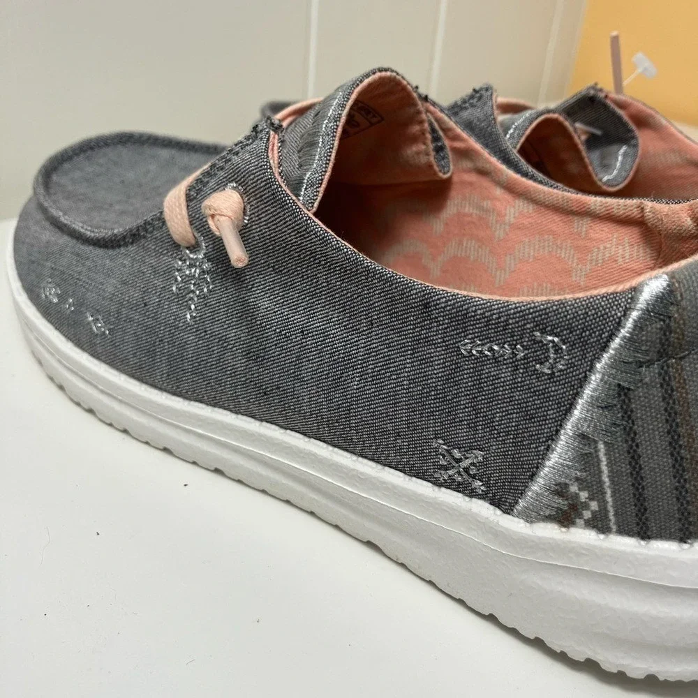 Hey Dude Women's Wendy Boho Embroidered Casual Sneakers from Finish Line size 5 - Picture 4 of 5